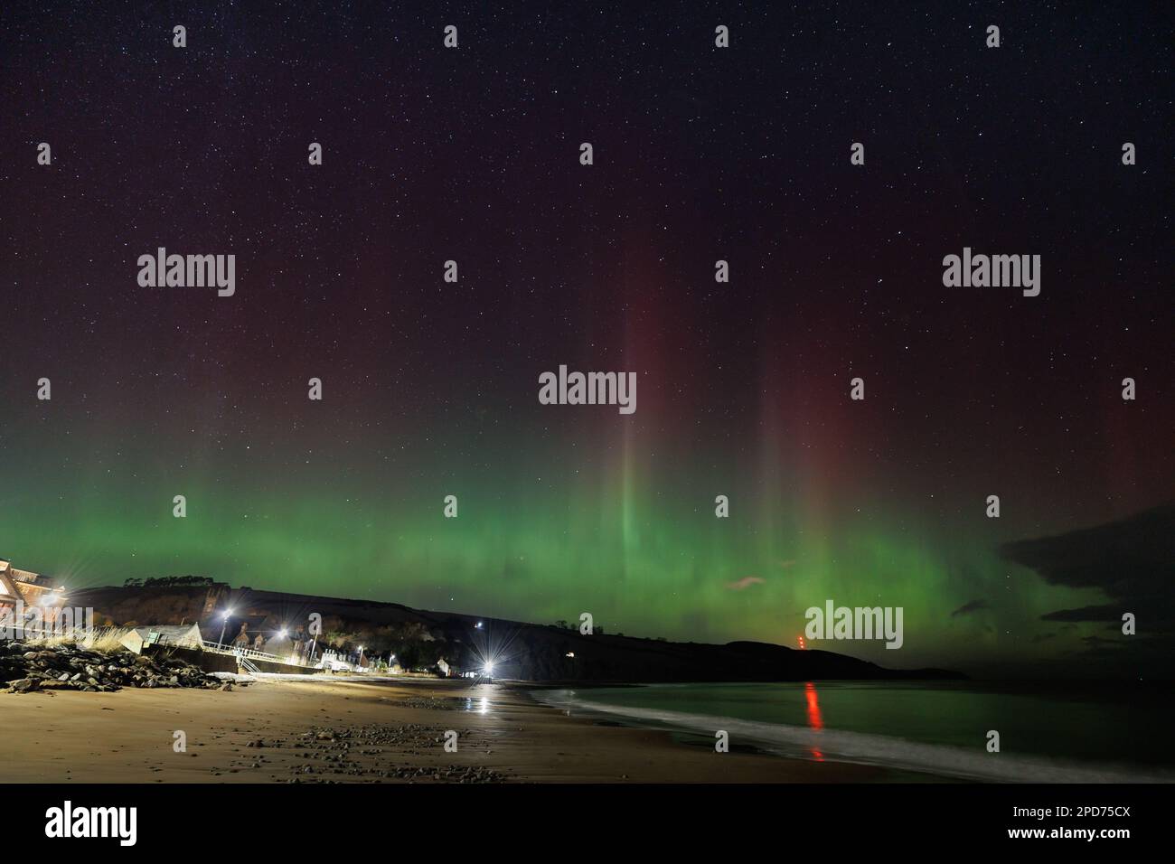 Nordlichter (Aurora borealis) über dem schottischen Hochland. Stockfoto