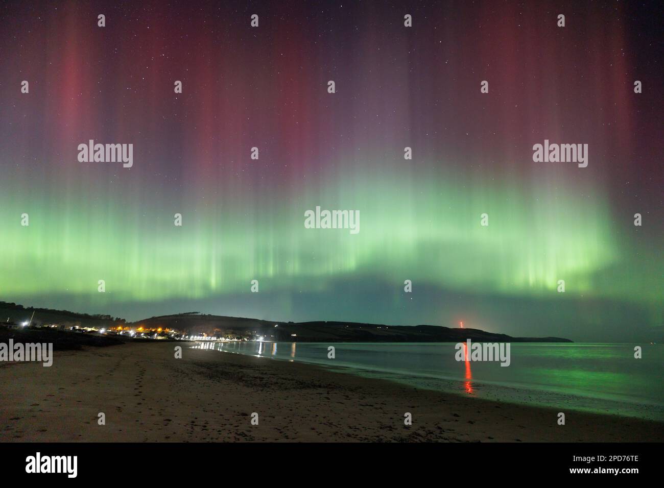 Nordlichter (Aurora borealis) über dem schottischen Hochland. Stockfoto