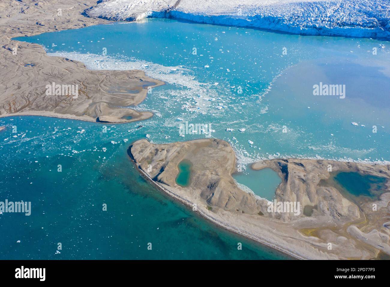 Blick aus der Vogelperspektive auf Recherchebreen, den Gletscher im Wedel Jarlsberg Land, der sich in den Recherche Fjord in Spitsbergen/Svalbard erhebt Stockfoto