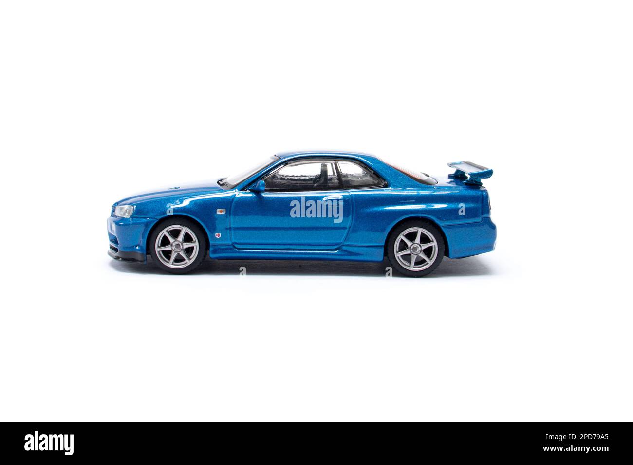 Bogor, Indonesien, 12. März 2023 - nach einigen Änderungen ein Foto der skyline von nissan GTR R34 Miniatur auf isoliertem Weiß. Stockfoto