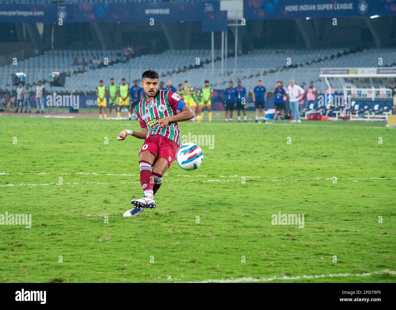 Kalkutta, Indien. 13. März 2023. ATKMB schlägt den FC Hyderabad bei einem Elfmeterschießen (4-3. Ergebnis) in der Hero Indian Super League 2022-23 (Halbfinale mit 2. Beinen) am 13. März 2023 im VYBK Stadium in Kalkutta. Sowohl ATK Mohun Bagan als auch der FC Hyderabad haben in der Regulierungszeit nicht das gewünschte Ziel erreicht. ATKMB trifft den FC Bengaluru am 18. März 2023 im Fatorda Stadium in Goa im diesjährigen ISL-Finale (Indian Super League). (Foto: Amlan Biswas/Pacific Press/Sipa USA) Guthaben: SIPA USA/Alamy Live News Stockfoto