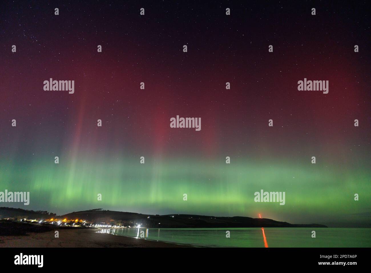 Nordlichter (Aurora borealis) über dem schottischen Hochland. Stockfoto