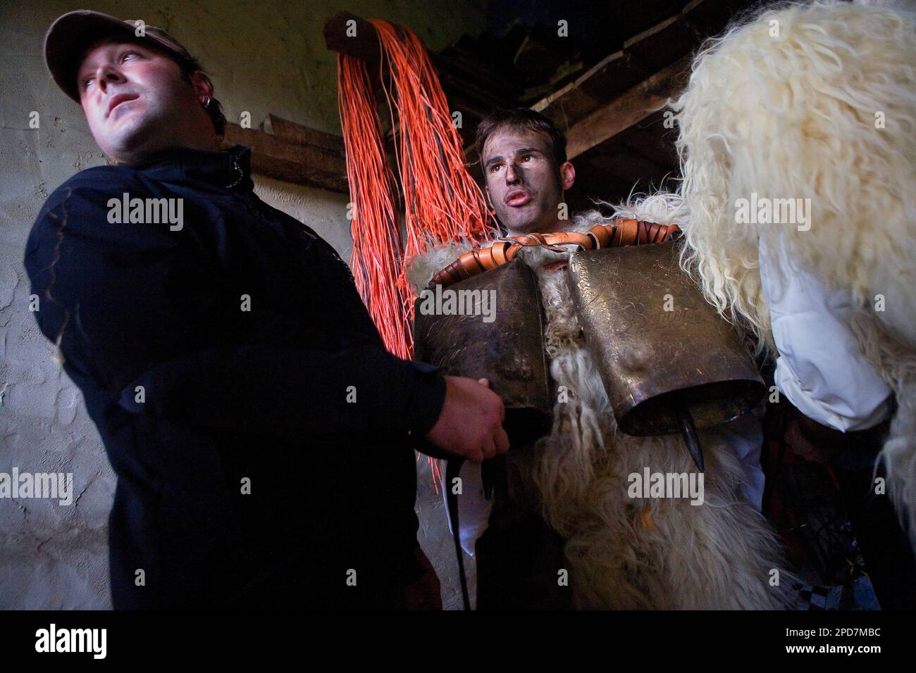 La Vijanera Karneval, Vorbereitung des Karnevals, Silio, Molledo. Kantabrien, Spanien. Stockfoto