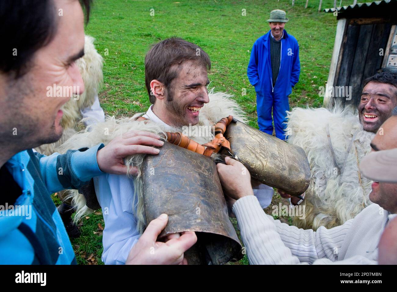 "La Vijanera´carnival", Zarramaco´, Vorbereitung des Karnevals, Silio, Molledo. Kantabrien, Spanien. Stockfoto