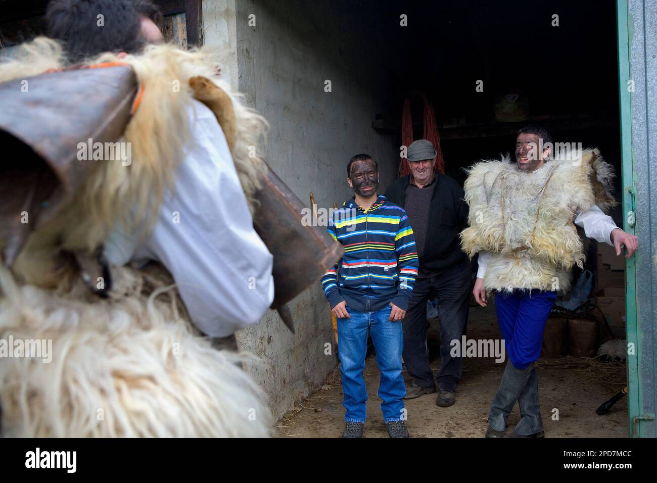 "La Vijanera´carnival", Zarramaco´, Vorbereitung des Karnevals, Silio, Molledo. Kantabrien, Spanien. Stockfoto