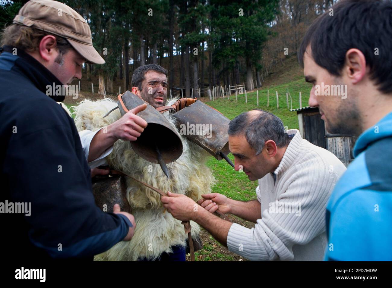 "La Vijanera´carnival", Zarramaco´, Vorbereitung des Karnevals, Silio, Molledo. Kantabrien, Spanien. Stockfoto