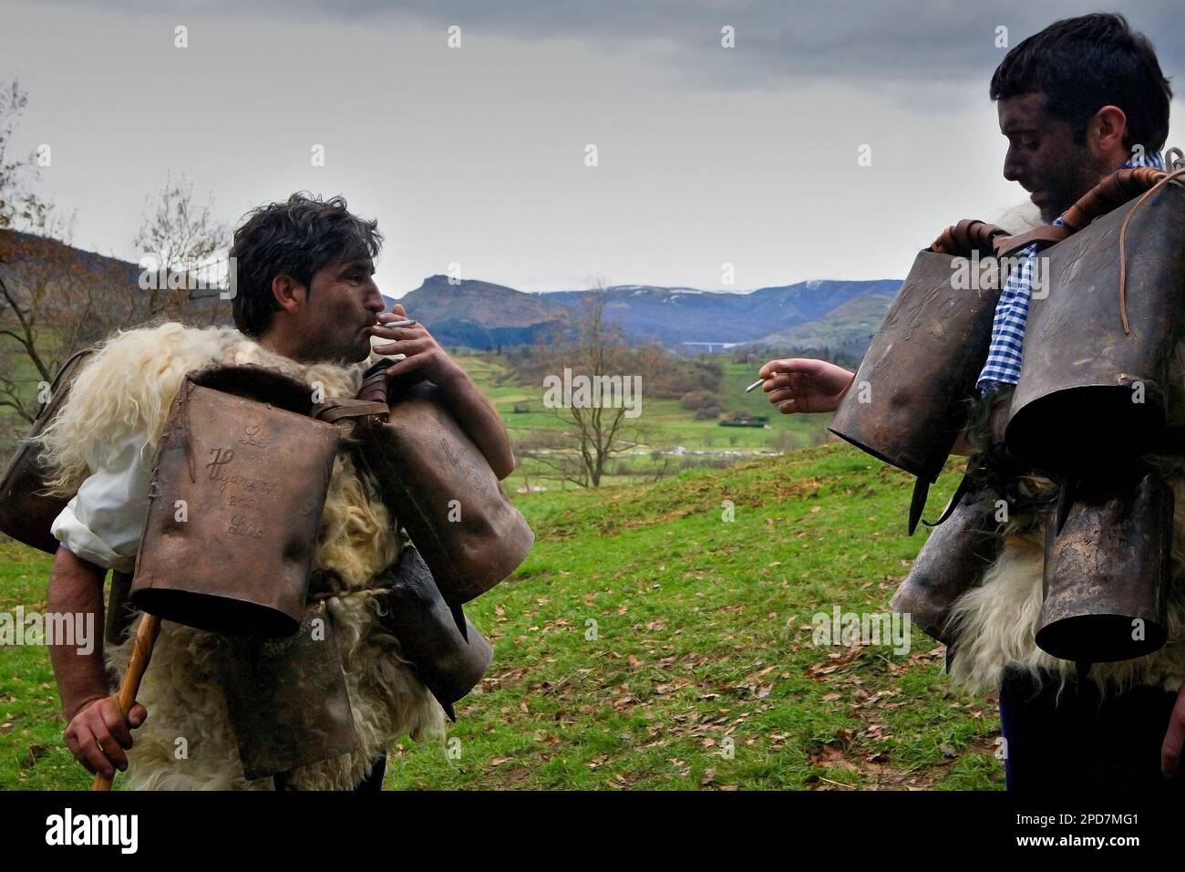 "La Vijanera´carnival, Zamarracos, Vorbereitung des Karnevals, Silio, Molledo. Kantabrien, Spanien. Stockfoto