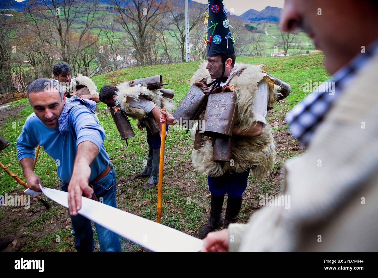 "La Vijanera´carnival, Zamarracos, Vorbereitung des Karnevals, Silio, Molledo. Kantabrien, Spanien. Stockfoto