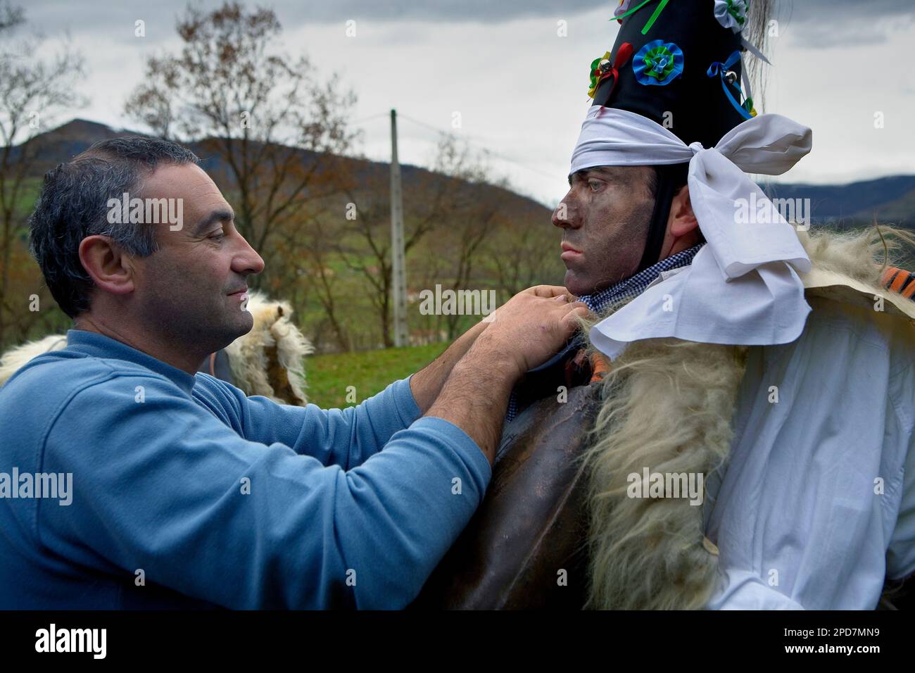 "La Vijanera´carnival, Zamarracos, Vorbereitung des Karnevals, Silio, Molledo. Kantabrien, Spanien. Stockfoto