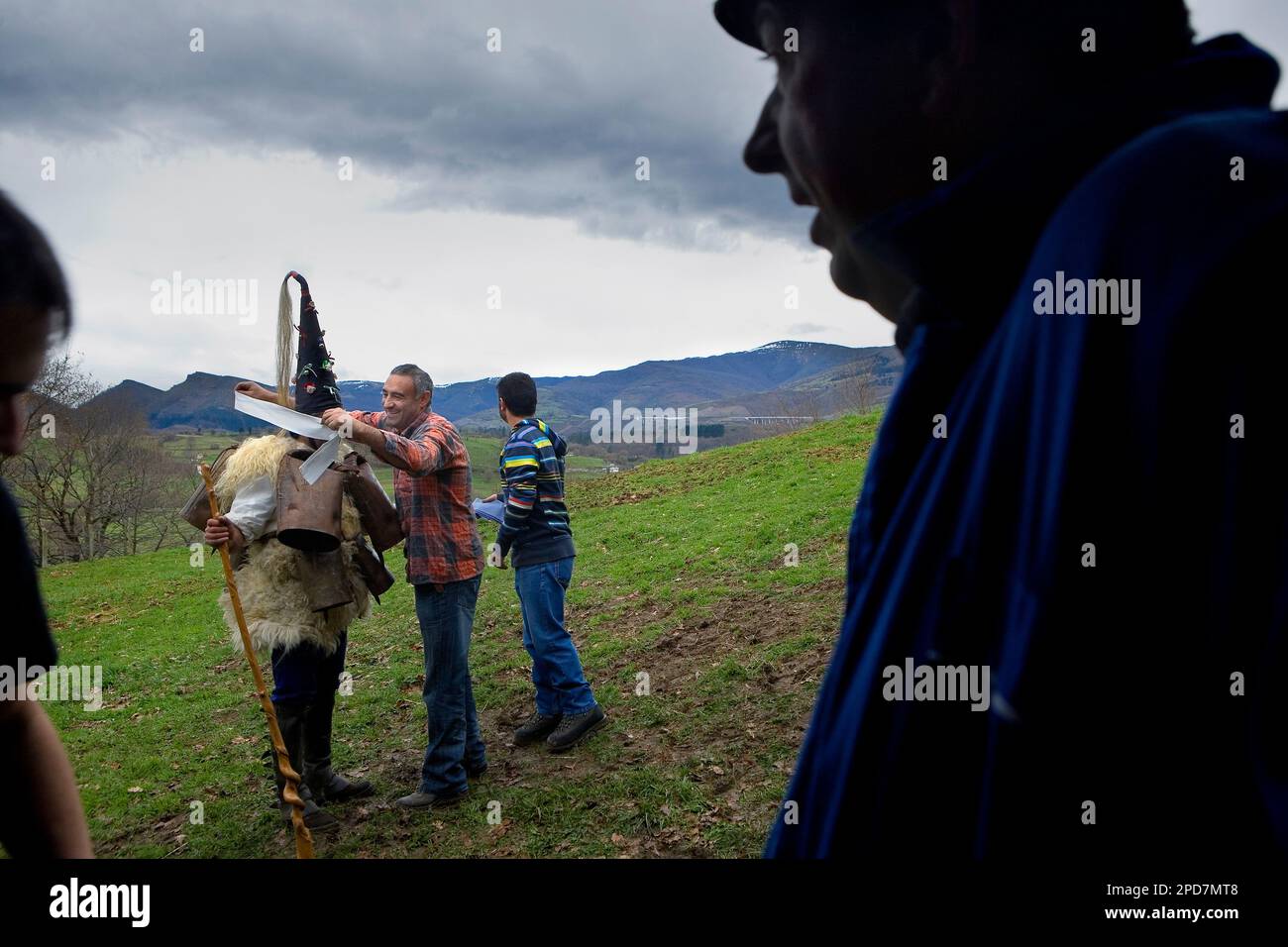 "La Vijanera´carnival", Zamarraco´preparing der Karneval, Silio, Molledo. Kantabrien, Spanien. Stockfoto