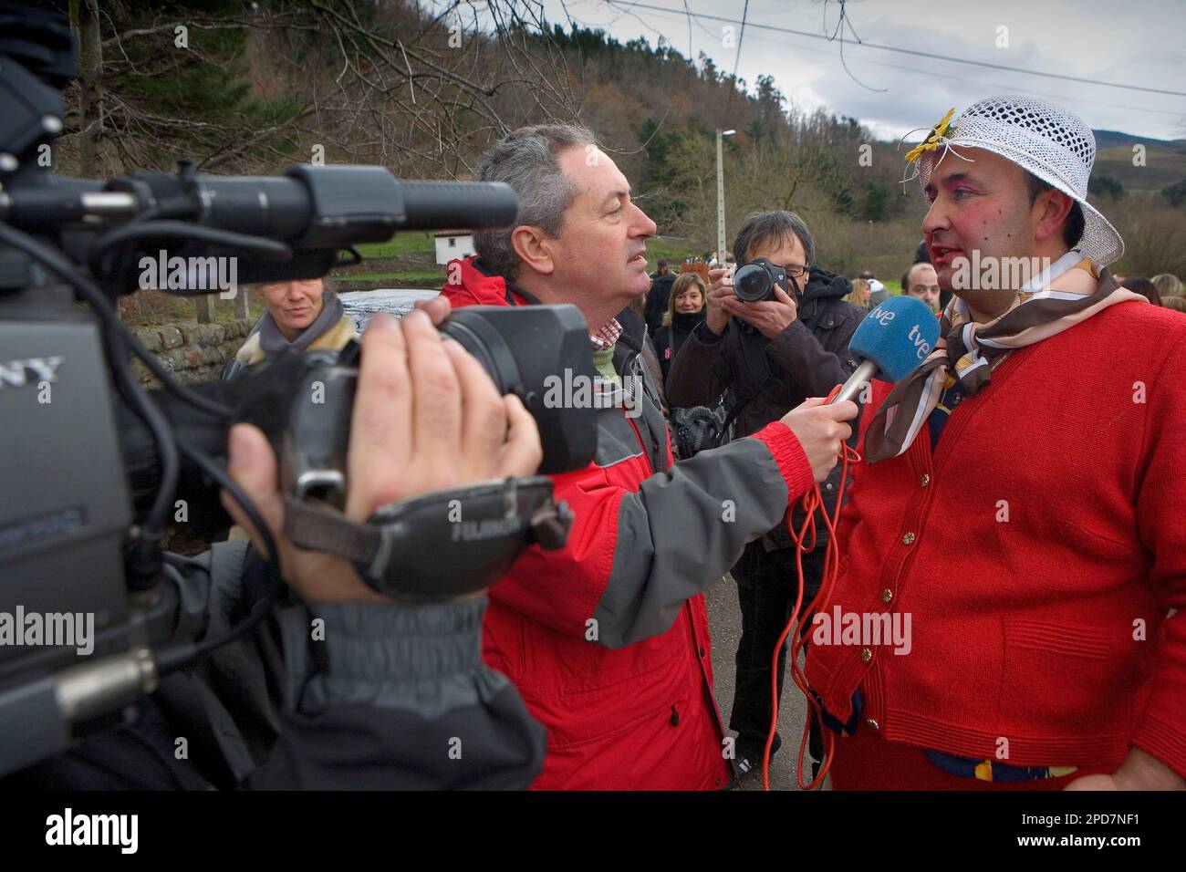 "La Vijanera´carnival, Interview, schwanger, Silio, Molledo. Kantabrien, Spanien. Stockfoto