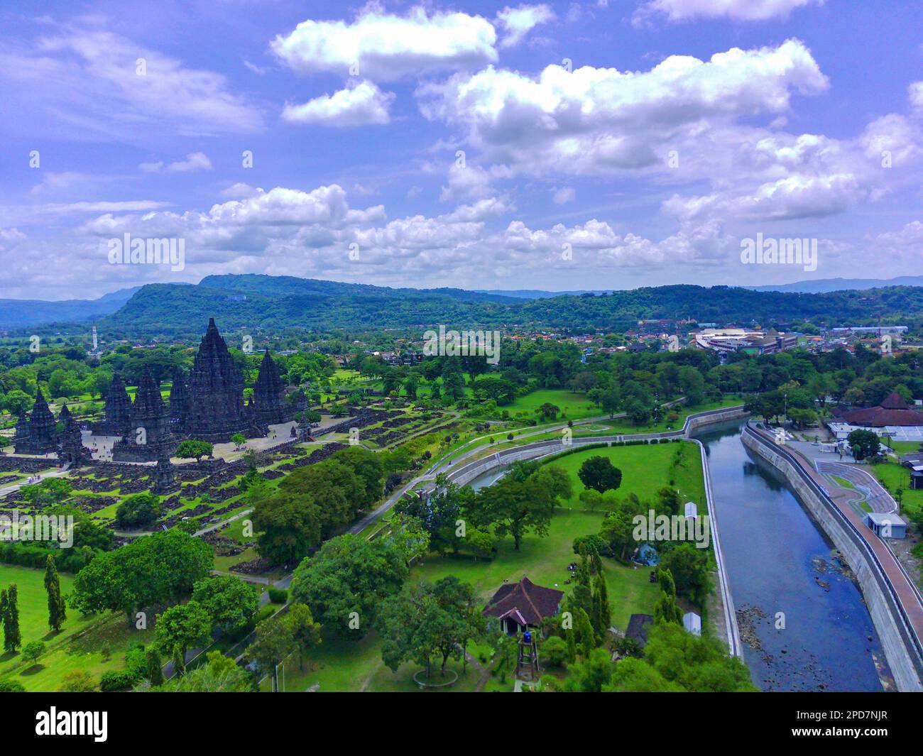 15. Januar 2023, Central Java. Indonesien. Luftaufnahme des Candi Prambanan oder Prambanan Tempels. Stockfoto