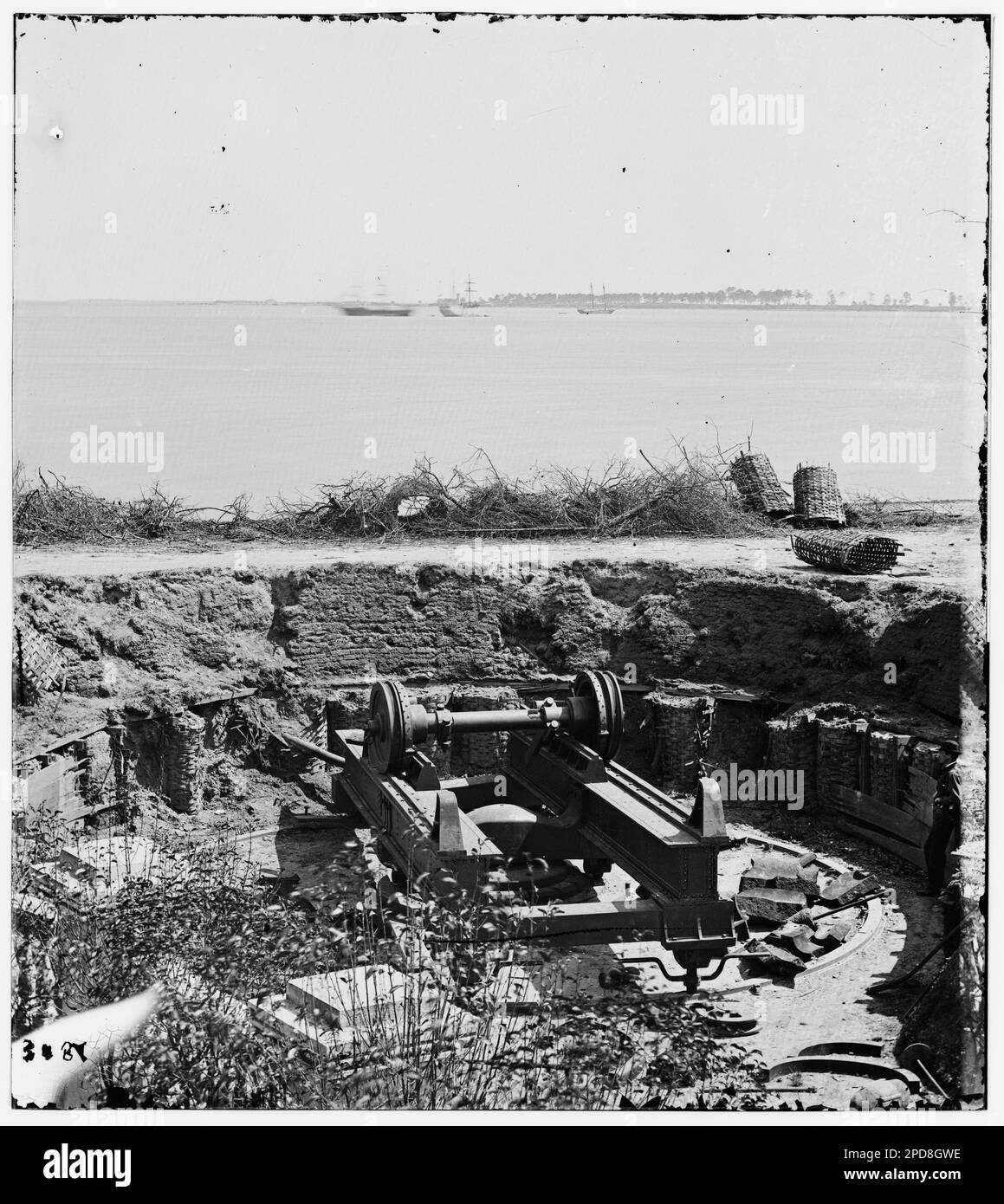 Charleston, South Carolina. Überreste der Blakely-Waffe, zerstört von den Konföderierten vor der Evakuierung. Bürgerkriegsfotos, 1861-1865. Usa, Geschichte, Bürgerkrieg, 1861-1865. Stockfoto