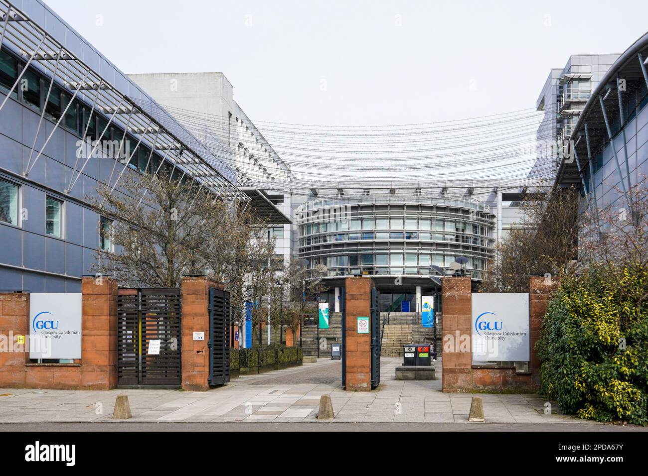 Eingang zum Hauptgebäude der Glasgow Caledonian University, Glasgow, Schottland, Großbritannien Stockfoto