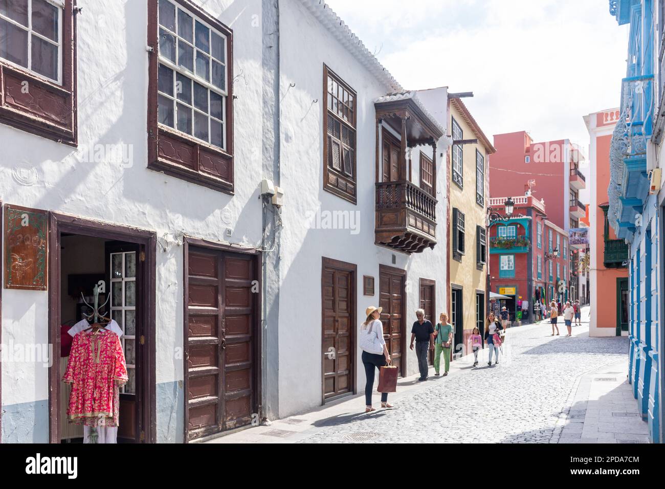 Straßenszene, Calle Perez de Brito, Santa Cruz de La Palma, La Palma, Kanarische Inseln, Königreich Spanien Stockfoto