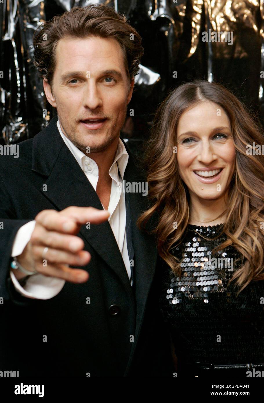 Matthew McConaughey and Sarah Jessica Parker pose for photographers as they arrive at the world premiere of their film titled Failure to Launch, New York, Wednesday, March 8, 2006. (AP Photo/Stuart Ramson) Stockfoto