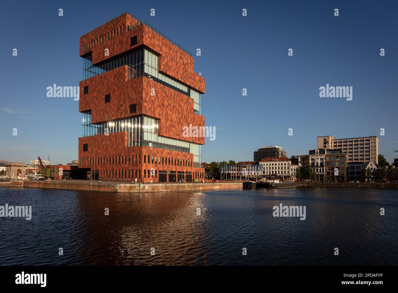 Das Museum aan de Stroom, bekannt als MAS, ist ein Museum in Antwerpen mit einer Sammlung über die maritime Geschichte und Kultur des Hafens. Belgien. Stockfoto