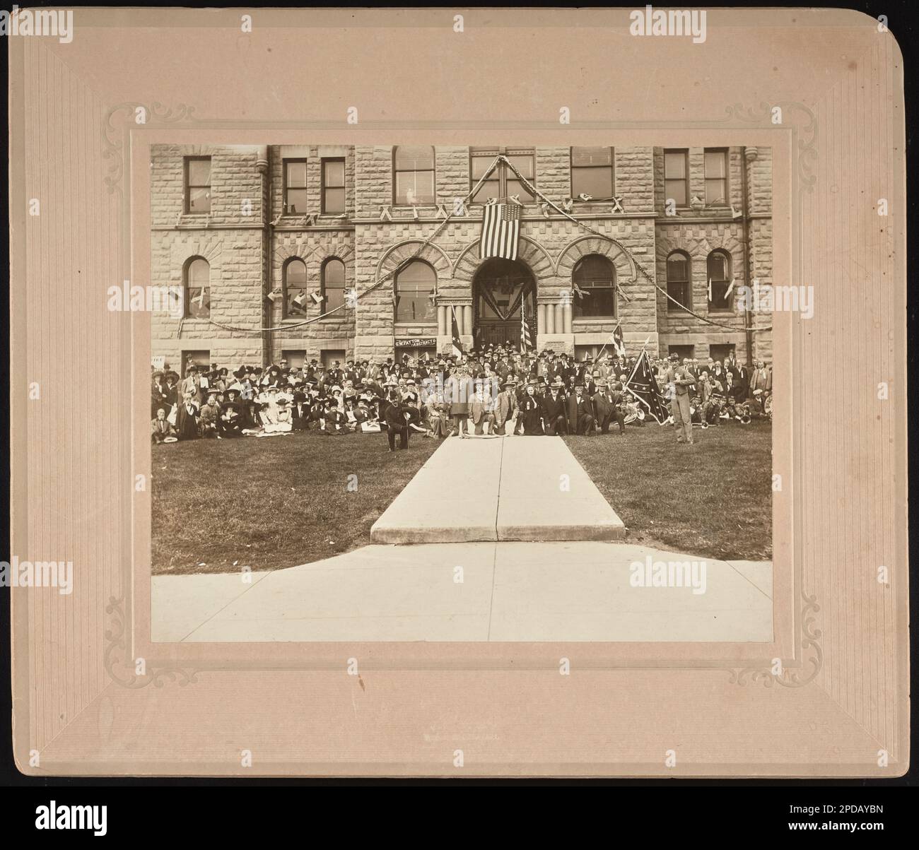 Veteranen aus dem Bürgerkrieg beim sechzehnten jährlichen Veteranentreffen der Vereinigten Konföderierten in Warrensburg, Missouri. Liljenquist Family Sammlung von Bürgerkriegsfotos, pp/liljvet. Stone, John Bestor, 1842-1925, Towson, J. William, (John William), 1839-1920, United Confederate Veterans, Missouri Division, 1910-1920, Konföderierte Staaten von Amerika, Armee, Volk, 1910-1920, Veteranen, Confederate, Missouri, Warrensburg, 1910-1920, Vereinigte Staaten, Geschichte, Bürgerkrieg, 1861-1865, Veteranen, Konföderierte. Stockfoto