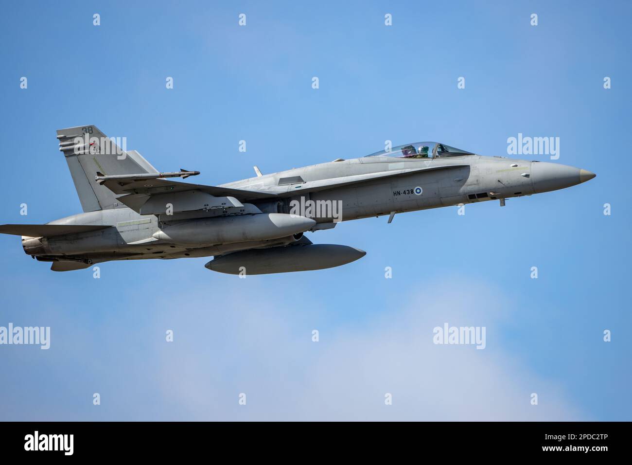 Finnischer McDonnell Douglas F/A-18C Hornet startet auf einer Sortie während Cobra Warrior 2023 bei RAF Waddington. Stockfoto