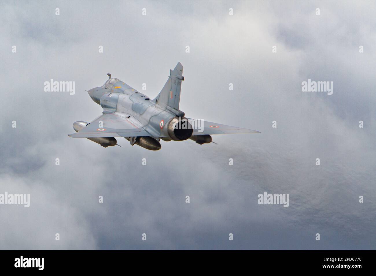 Indian Air Force Mirage 2000 startet von der RAF Waddington während der 2023 Cobra Warrior Übung. Stockfoto