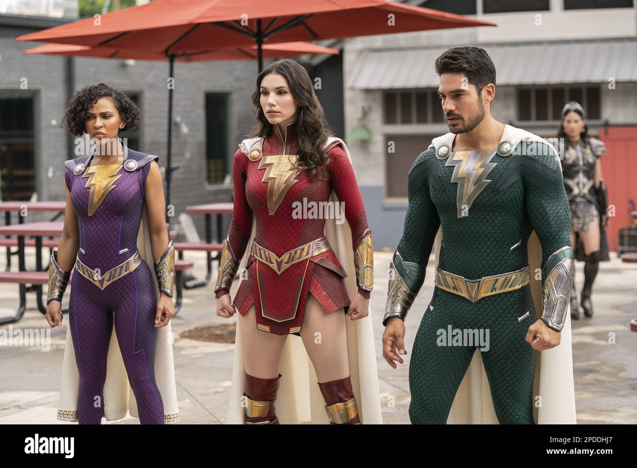 ERSCHEINUNGSDATUM: 17. März 2023 TITEL: Shazam! Zorn der Götter. STUDIO: New Line Cinema. DIREKTOR: David F. Sandberg. FORTSETZUNG des Films „Shazam!“ aus dem Jahr 2019 Darstellungsdetails sind noch nicht bekannt. MEAGAN IST GUT als Superheldin Darla, GRACE CAOLINE CURREY als Mary Bromfield D.J. COTRONA als Superheld Pedro. (Kreditbild: © New Line Cinema/Entertainment Pictures/ZUMAPRESS.com) NUR REDAKTIONELLE VERWENDUNG! Nicht für den kommerziellen GEBRAUCH! Stockfoto
