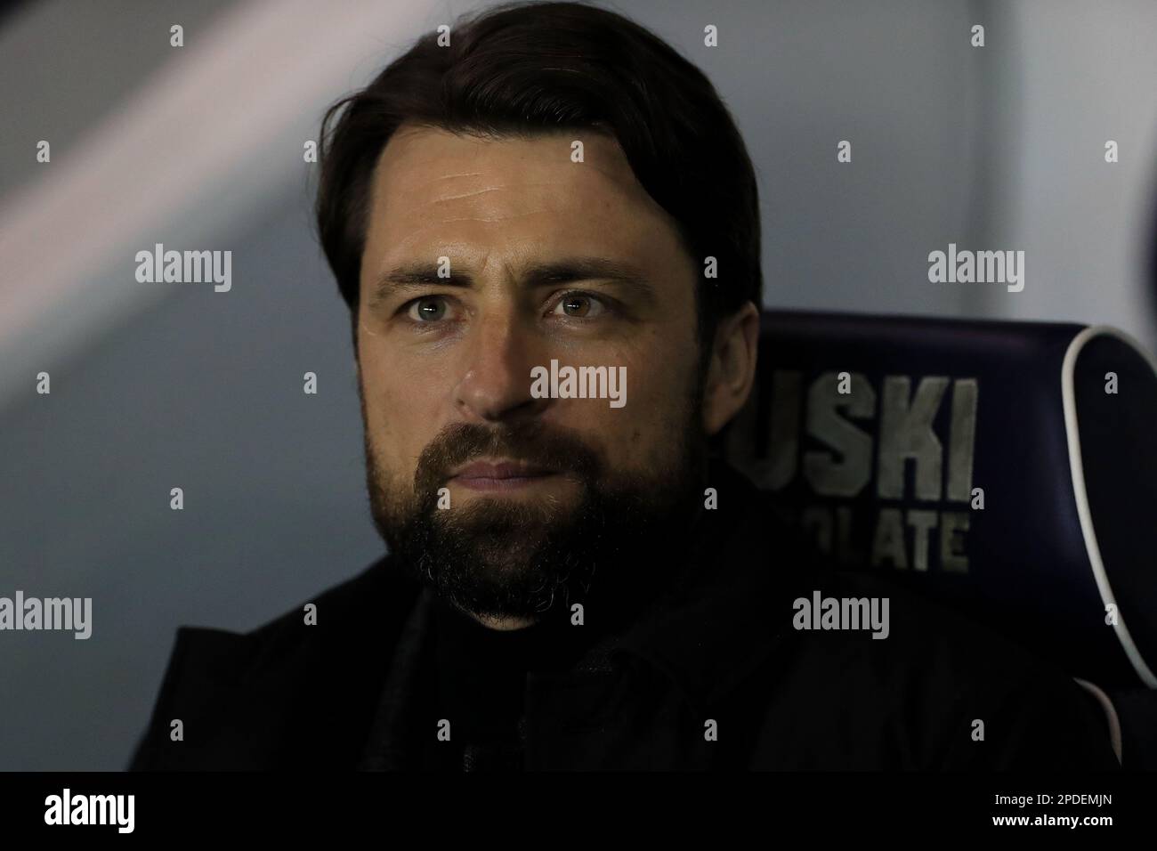 London, Großbritannien. 14. März 2023. Russell Martin, Manager von Swansea City, wurde am 14. März 2023 beim EFL Sky Bet Championship Match zwischen Millwall und Swansea City im The Den, London, England, gesehen. Foto von Carlton Myrie. Nur redaktionelle Verwendung, Lizenz für kommerzielle Verwendung erforderlich. Keine Verwendung bei Wetten, Spielen oder Veröffentlichungen von Clubs/Ligen/Spielern. Kredit: UK Sports Pics Ltd/Alamy Live News Stockfoto