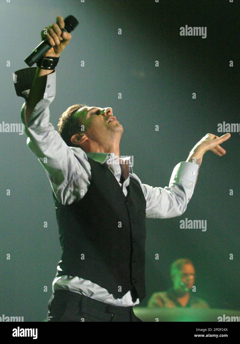 Depeche Mode Saenger Dave Gahan tritt zu Beginn der Europa Tour am ...