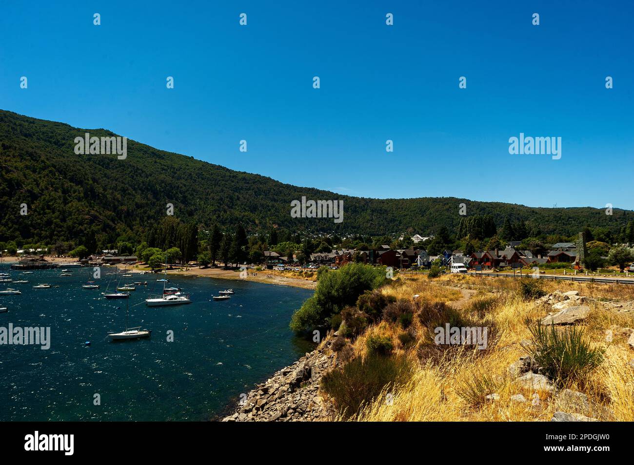 Die Route 40 führt durch San Martin de Los Andes und von hier zur Villa Angostura, die Ruta de Los Siete Lagos oder Route of Seven Lakes, Argentinien, heißt Stockfoto