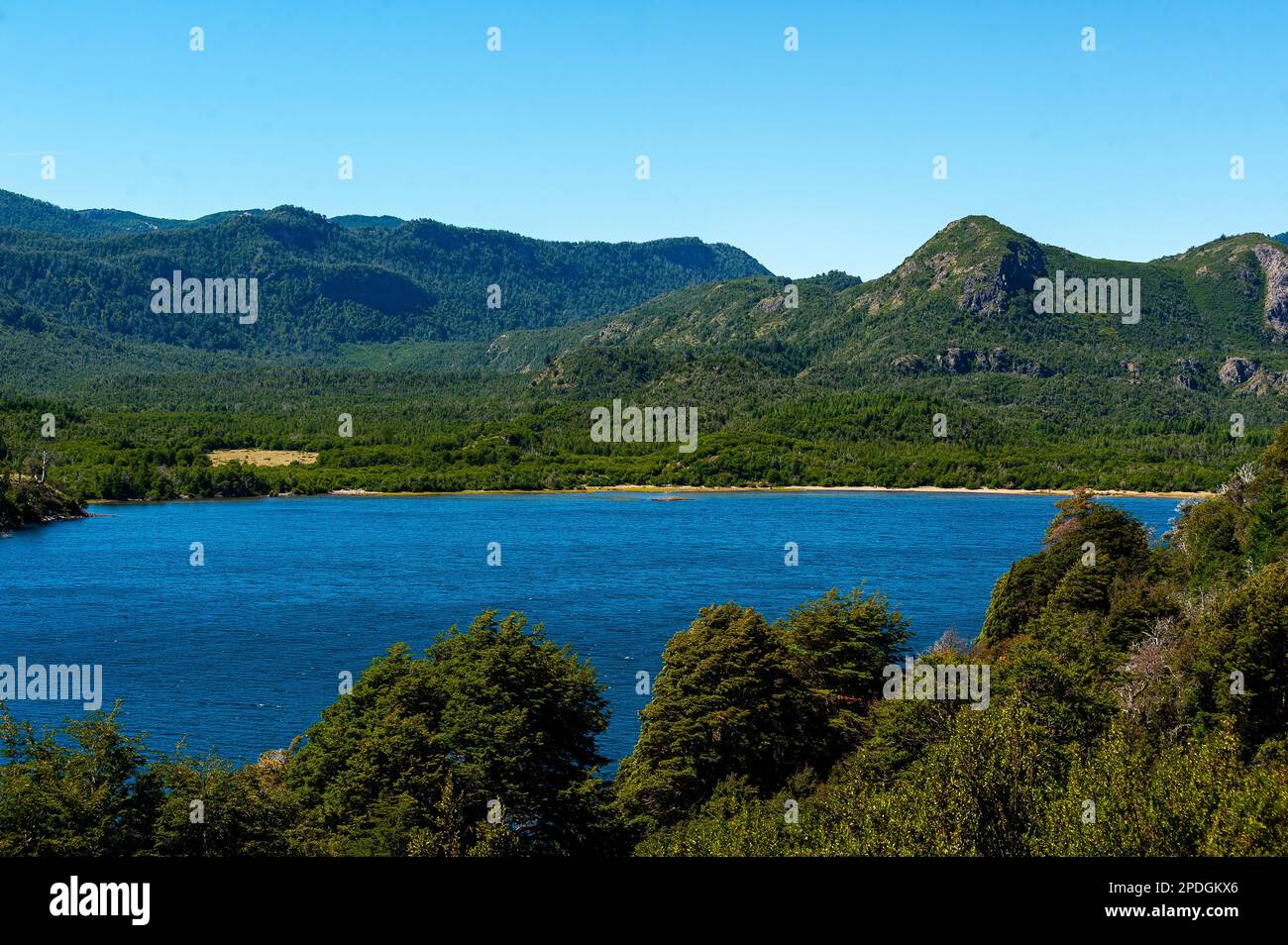 Nahuel Huapi Lake im Lanin National Park, aus Sicht der Ruta 40, Ruta de Los Siete Lagos oder Route of Seven Lakes, Neuquén, Argentinien Stockfoto
