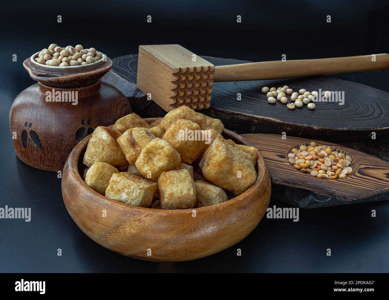 Braune tofu puffs -Fotos und -Bildmaterial in hoher Auflösung – Alamy