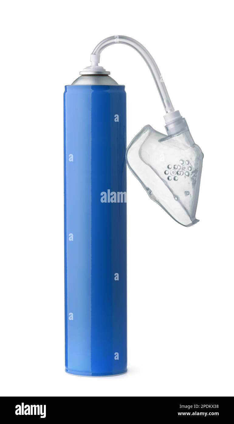 Vorderansicht eines blauen Sauerstoffzylinders aus Metall mit Schlauch und Maske isoliert auf weiß Stockfoto