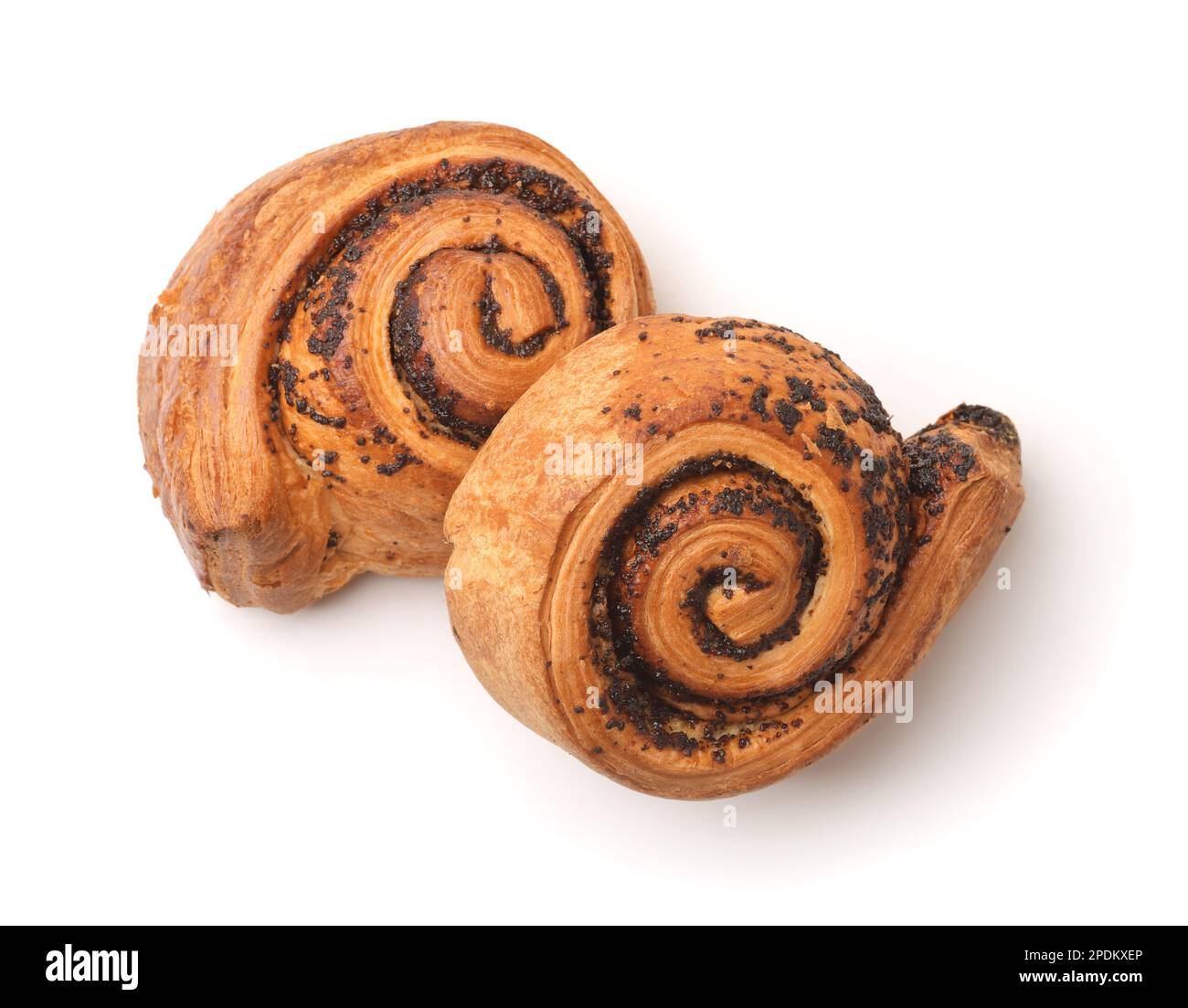 Blick von oben auf süße Blätterbrötchen mit Mohnsamen isoliert auf Weiß Stockfoto