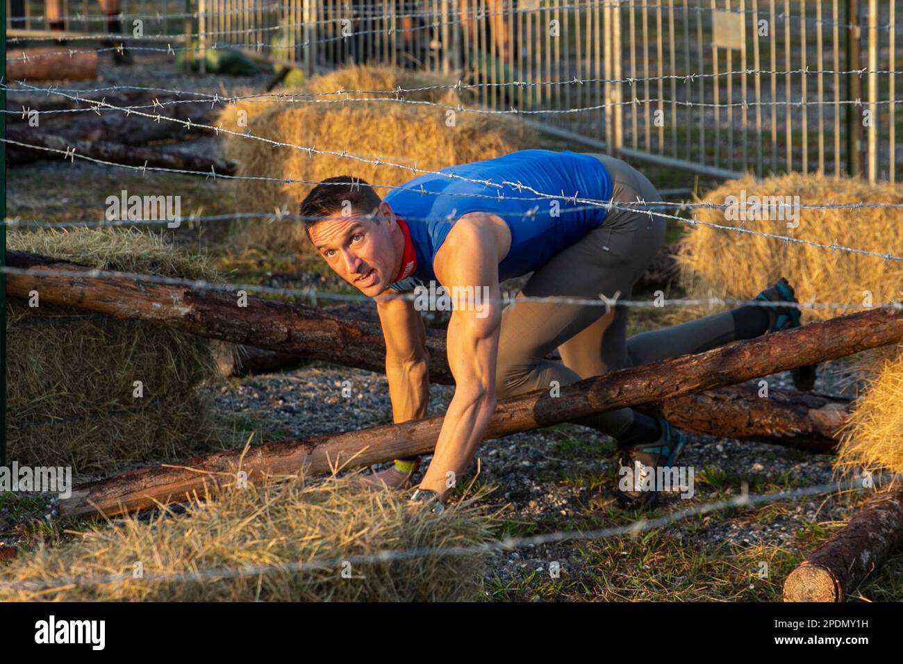 Jacksonville, Florida, USA. 25. Februar 2023. USA Army Staff Sgt. Derek Yorek, Arkansas National Guard, nimmt an einem Spartan Race Teil als Mitglied des All Guard Marchathon Teams in Jacksonville, Florida, Februar. 25-26, 2023 Stk. Das Spartan Race ist eine Reihe von Hindernisrennen unterschiedlicher Distanz und Schwierigkeit, die von drei Meilen bis zu Marchathon-Distanzen reichen. Kredit: USA Army/ZUMA Press Wire Service/ZUMAPRESS.com/Alamy Live News Stockfoto