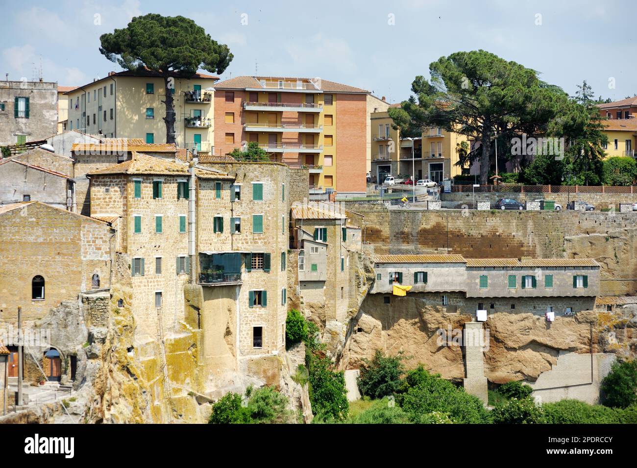 Die Stadt Pitigliano befindet sich auf einem vulkanischen Tufa-Hügel, auch bekannt als das kleine Jerusalem. Etruskisches Erbe, Grosseto, Toskana, Italien. Stockfoto