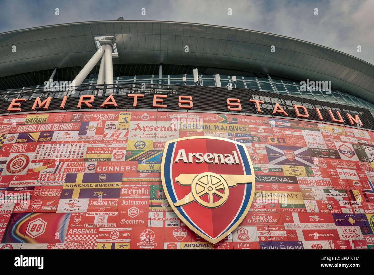 Im Emirates Stadium befindet sich der Premiership Team Arsenal Football Club in Holloway, Islington, London. Bekannt als „die Gunners“, Arsenal reloc Stockfoto