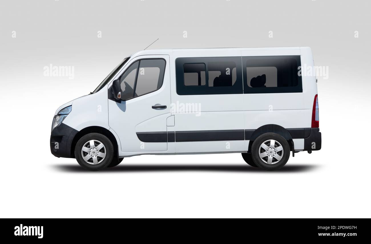Nissan NV400 Kombi-Bus-Van, Seitenansicht isoliert auf weißem Hintergrund Stockfoto