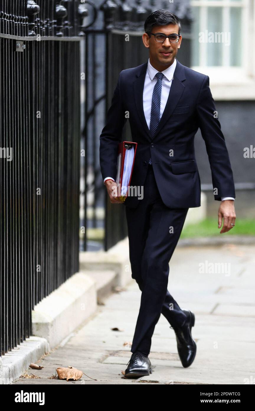 Der britische Premierminister Rishi Sunak wandelt am 15. März 2023 in der Downing Street in London, Großbritannien. REUTERS/Hannah McKay Stockfoto