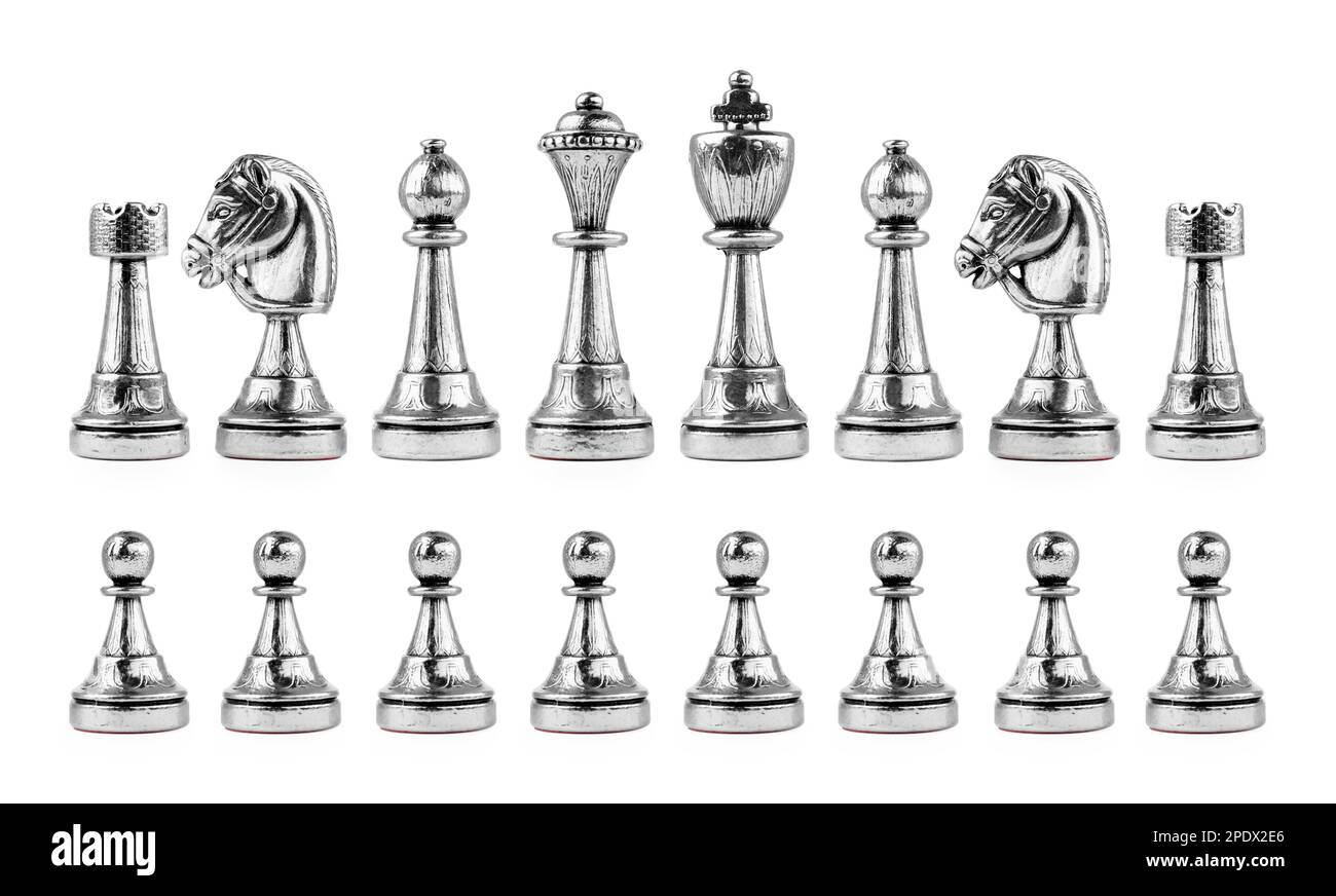 Set mit silbernen Schachfiguren auf weißem Hintergrund Stockfoto