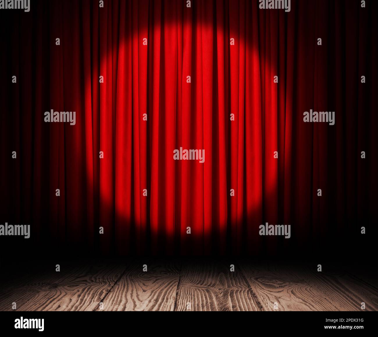 Leere Holzbühne und geschlossene rote Vorhänge Stockfoto