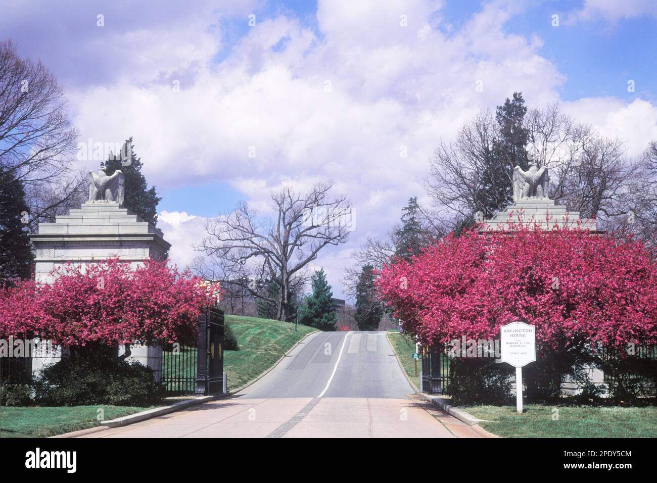 Arlington National Cemetery in Virginia, USA. Eintritt zum Gelände des Arlington House und zum Denkmal von Robert E. Lee. Stockfoto