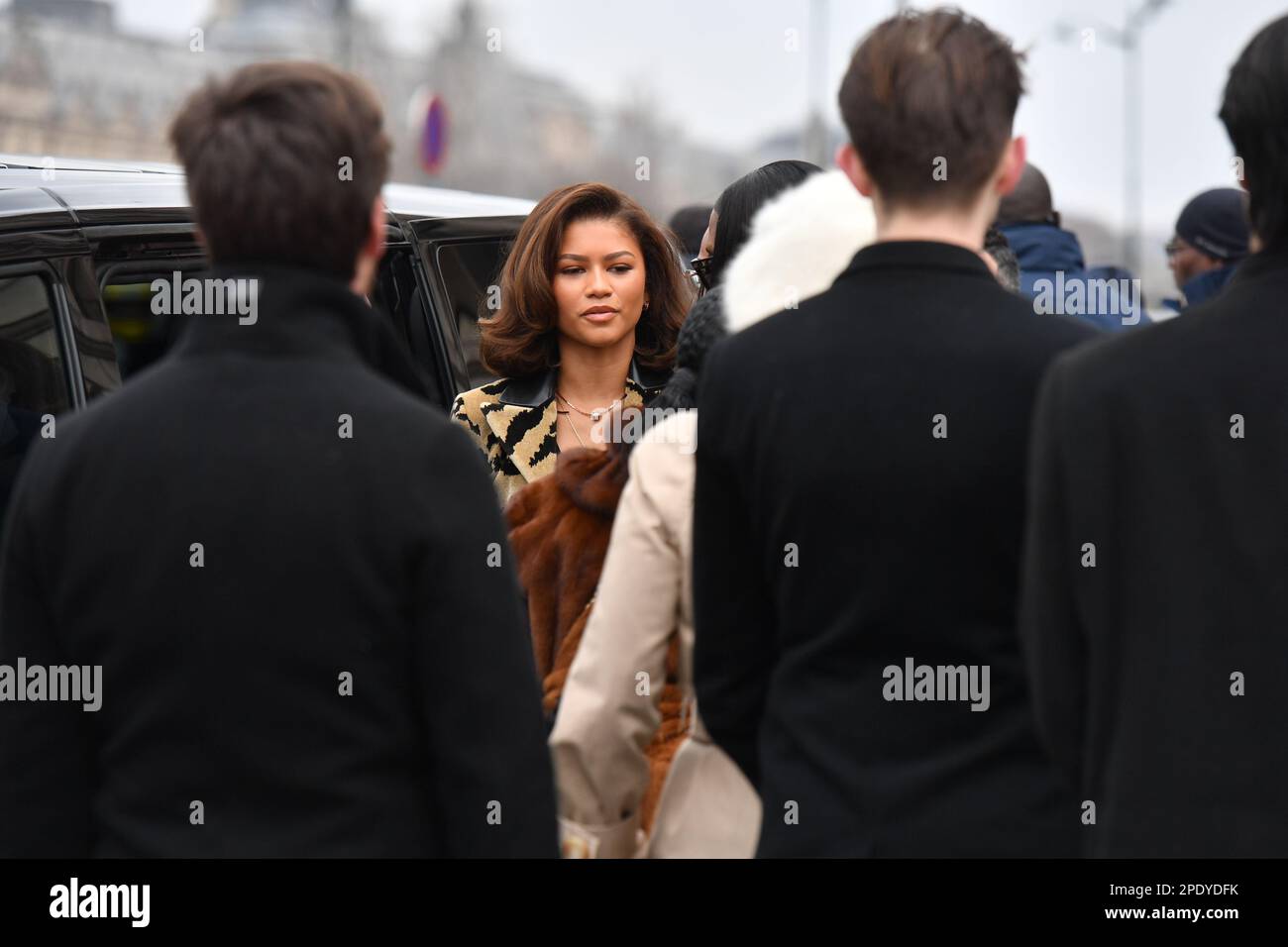 Zendaya besucht die Louis Vuitton Damenbekleidung Herbst 2023-2024 Show im Rahmen der Paris Fashion Week Stockfoto