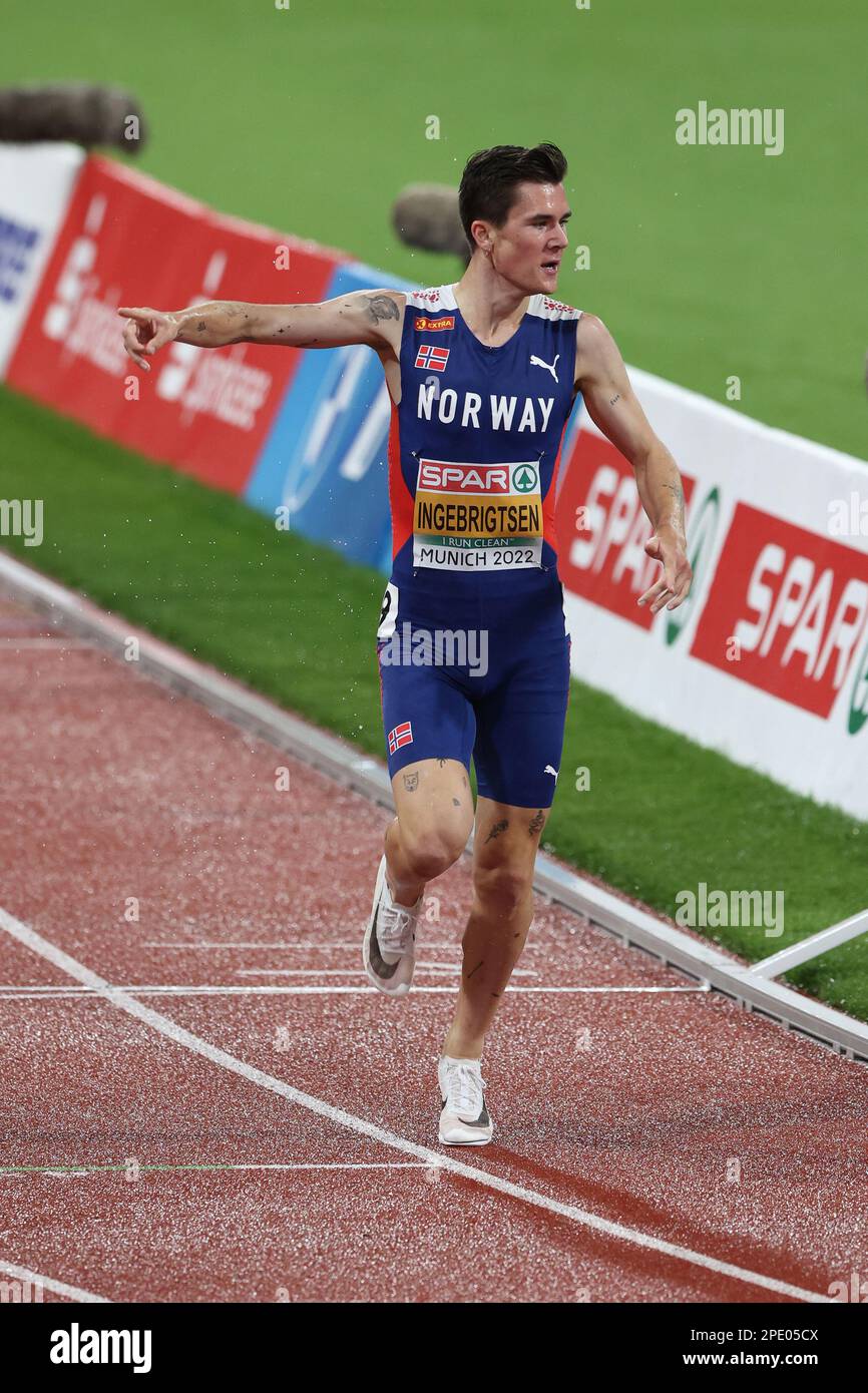 Jakob INGEBRIGTSEN feiert am Ende der 1500m Jahre bei der europäischen Leichtathletikmeisterschaft 2022 Stockfoto