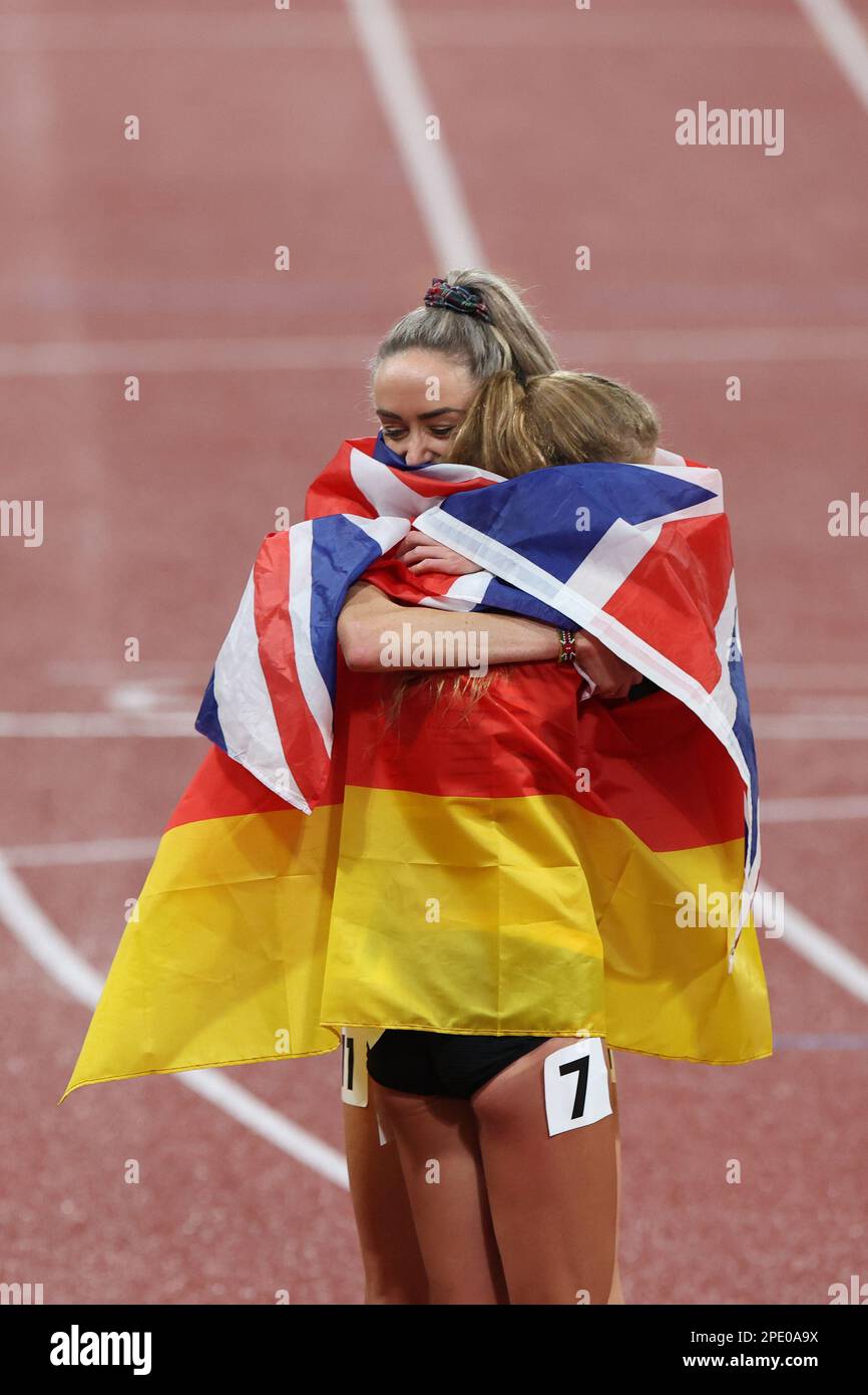 Konstanze KLOSTERHALFEN und Eilish MCCOLGAN begrüßen nach dem Finale 10000m bei der europäischen Leichtathletikmeisterschaft 2022 Stockfoto