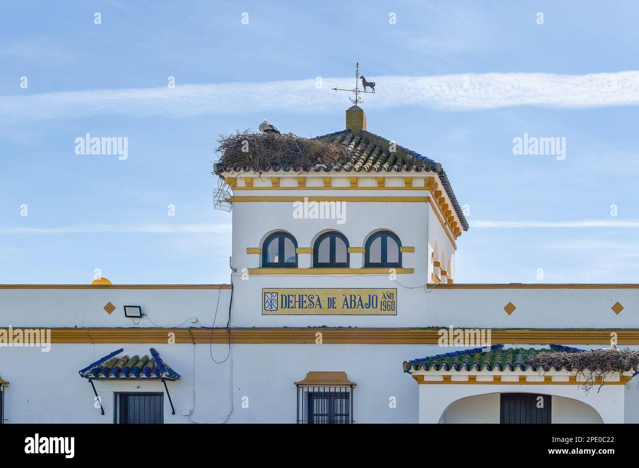 La Puebla del Río, Sevilla, Spanien; 11. März 2023: Fassade des Besucherzentrums Dehesa de Abajo. Stockfoto