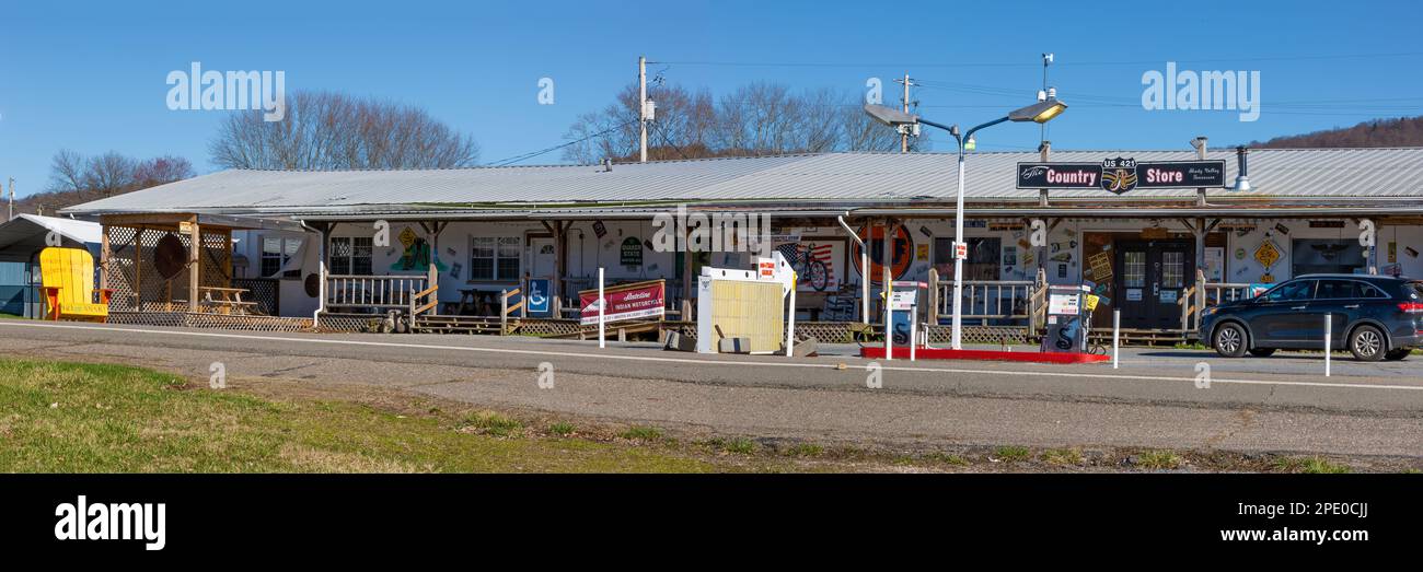 Shady Valley, Tennessee, USA - 13. März 2023: Dieser Country Store ist ein berühmter Zwischenstopp auf der „The Snake“, einer beliebten Motorrad-/Sportwagenstraße, da es sich um m handelt Stockfoto