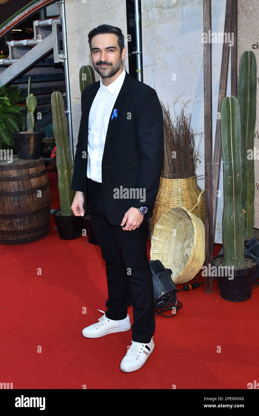 Mexiko-Stadt, Mexiko. 14. März 2023. 14. März 2023, Mexiko-Stadt, Mexiko: Schauspieler Alfonso Herrera besucht den roten Teppich des Films „Que Viva Mexico“ Premiere auf der Cinepolis Oasis Coyoacan. Am 14. März 2023 in Mexiko-Stadt, Mexiko. (Foto: Carlos Tischler/Eyepix Group/Sipa USA) Guthaben: SIPA USA/Alamy Live News Stockfoto