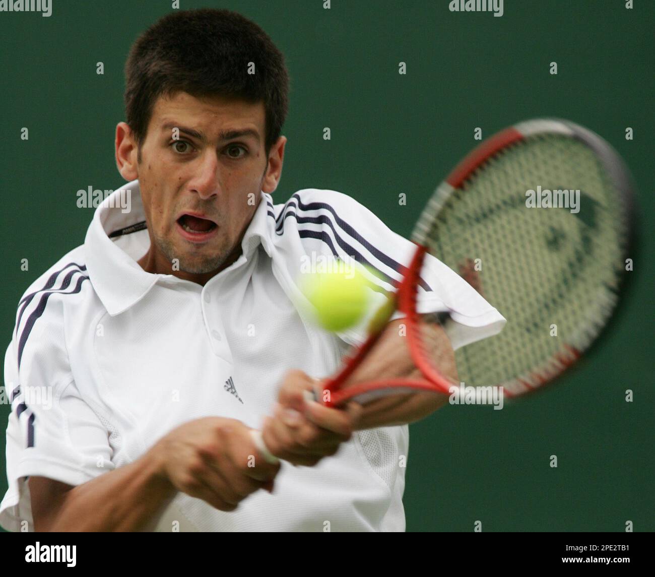 Novak Djokovic of Serbia and Motenegro returns to France's Sebastien Grosjean during their Men's Singles, third round match at Wimbledon, Saturday, June 25, 2005.(AP Photo/Sang Tan) Stockfoto