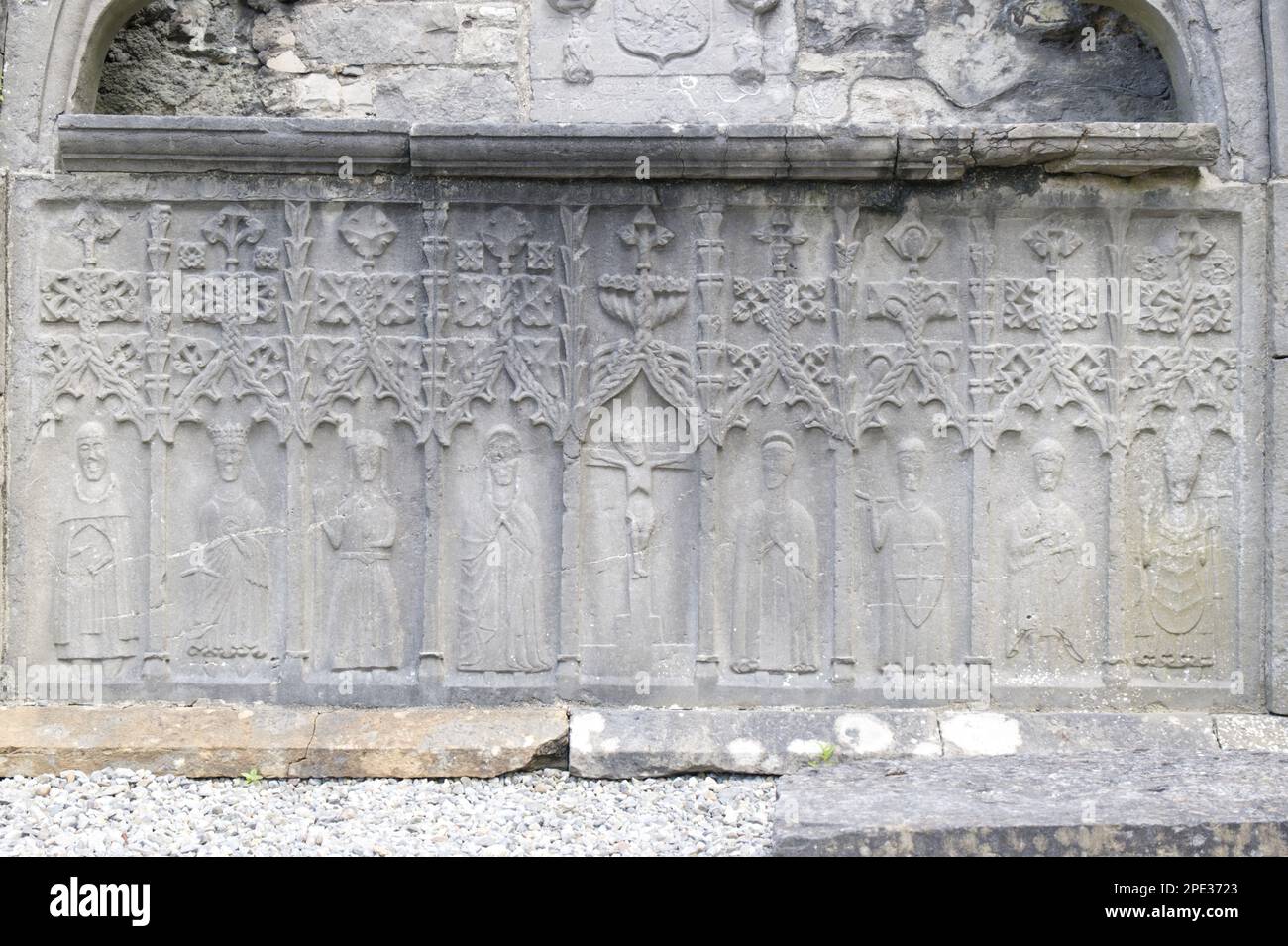 Aufwändige Schnitzereien auf dem O'Crean-Grab an den Ruinen von Sligo Abbey Mainistir Shligigh EIRE Stockfoto