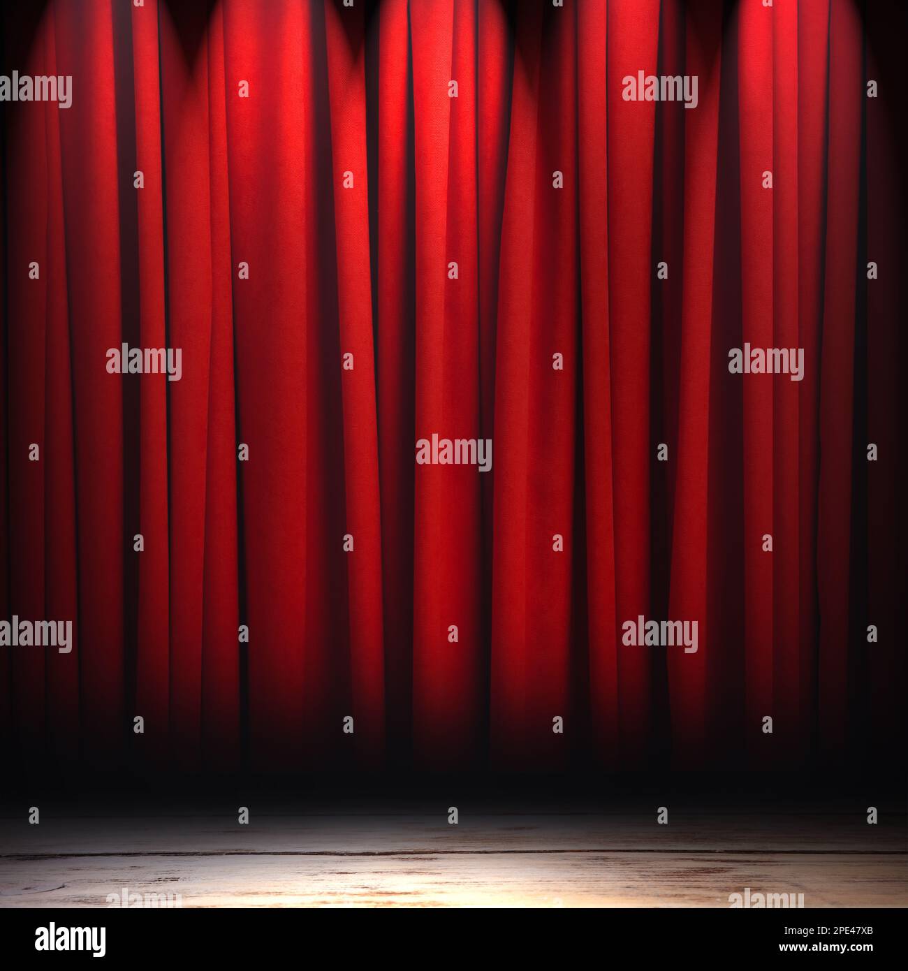 Leere Holzbühne und geschlossene rote Vorhänge Stockfoto