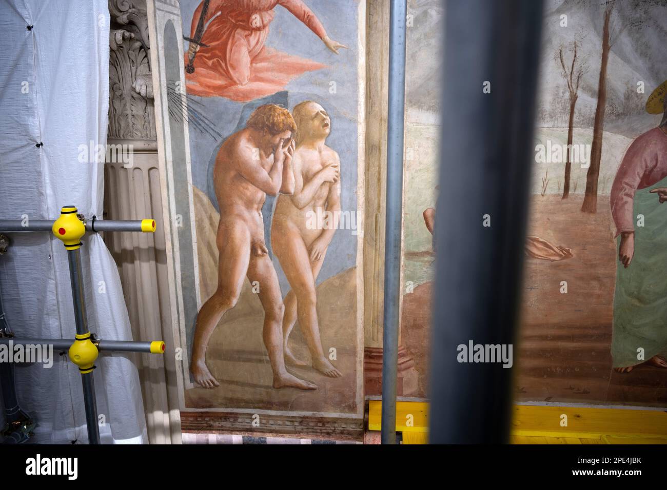 Restaurierungsarbeiten an den berühmten Fresken der Branacci-Kapelle in Florenz im Gange. Kleine, zeitlich begrenzte Führungen erlaubt inmitten des Gerüsts Stockfoto